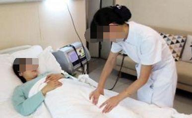 90后孕妈刚生完孩子就洗澡,晚上肚子疼痛难忍