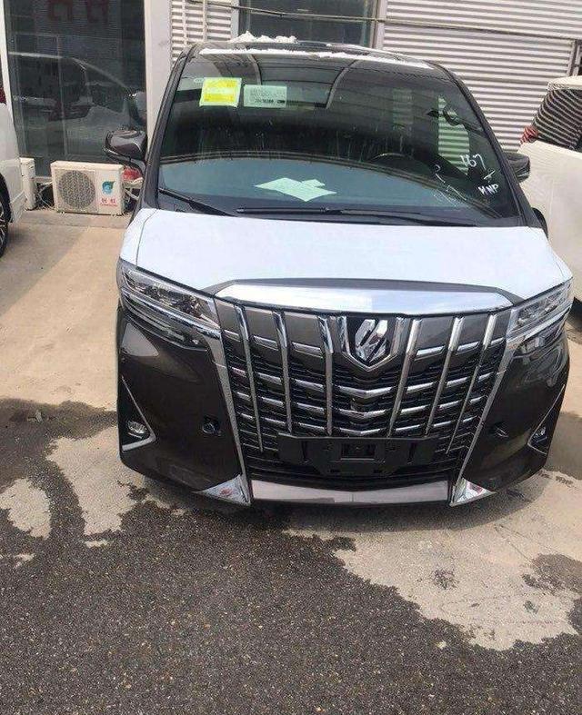 19款丰田埃尔法到店，加价40万，网友：买的都是人傻钱多