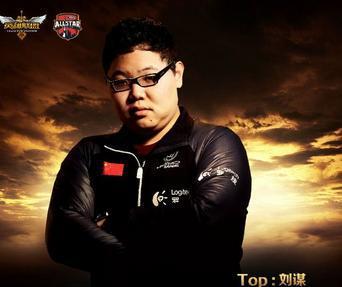 少年靠网游身价三个亿, 坐拥法拉利488, 女友羡煞旁人