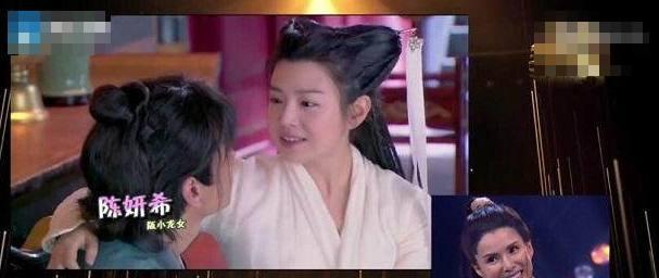 《我不是明星》节目中，李若彤看到陈妍希版的小龙女时，噗嗤大笑