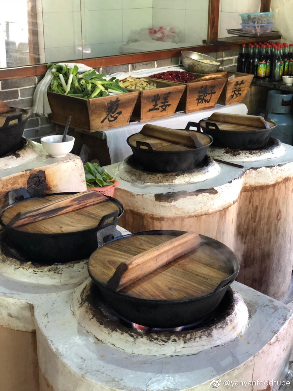 袁家村离西安市区有70多公里,驾车一小时就到