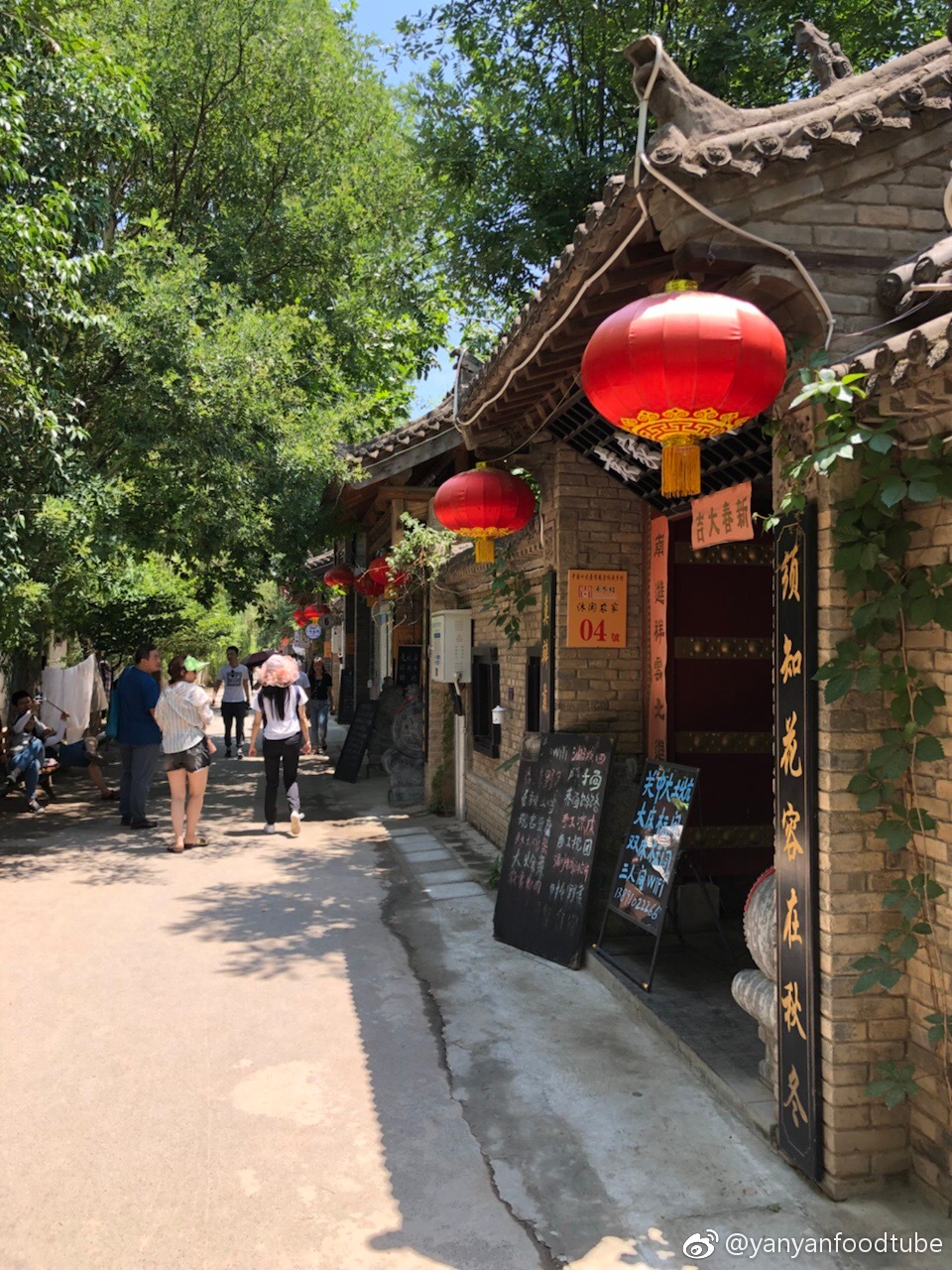 袁家村离西安市区有70多公里,驾车一小时就到