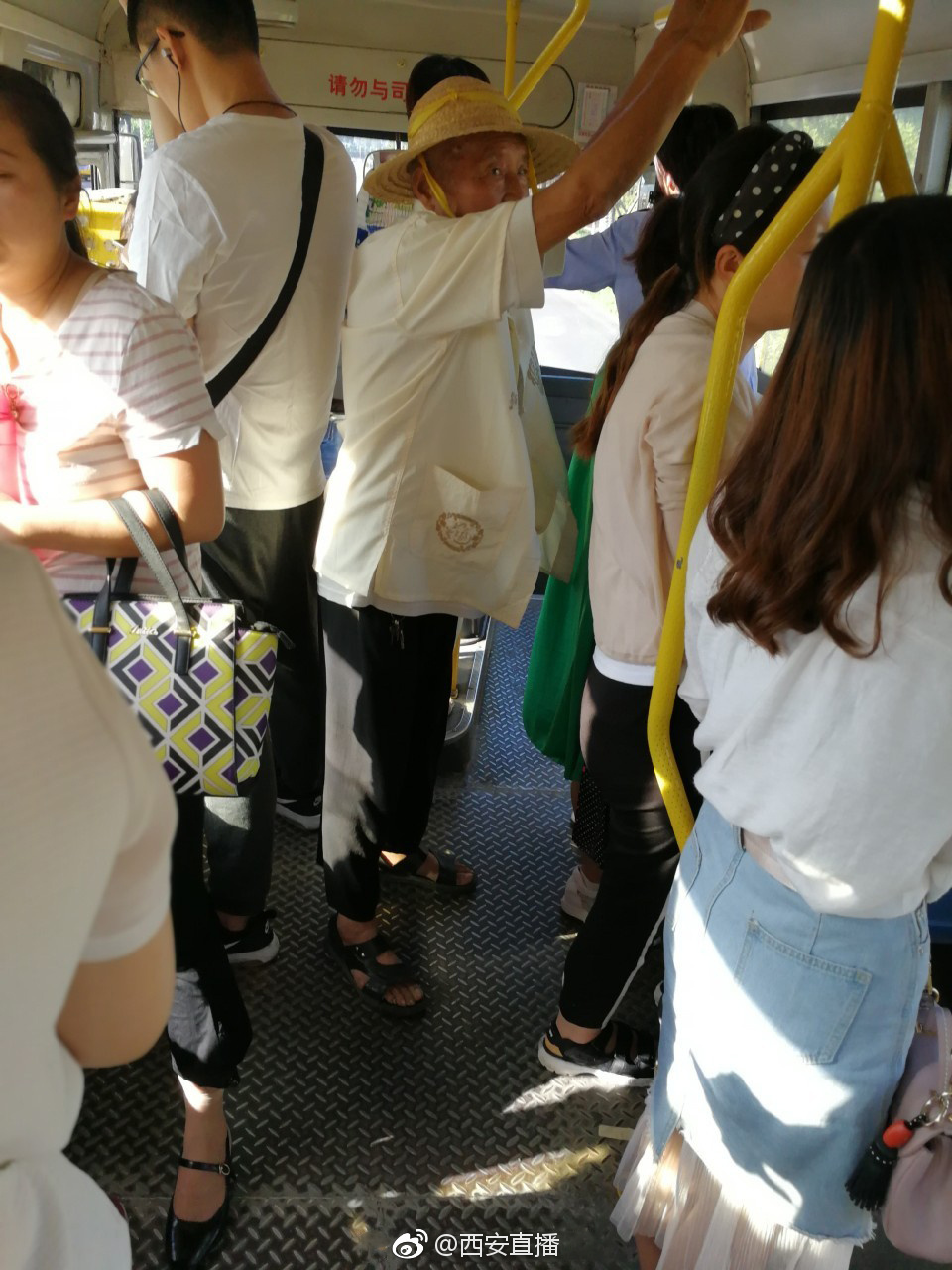 吐槽高校一号线[右哼哼]