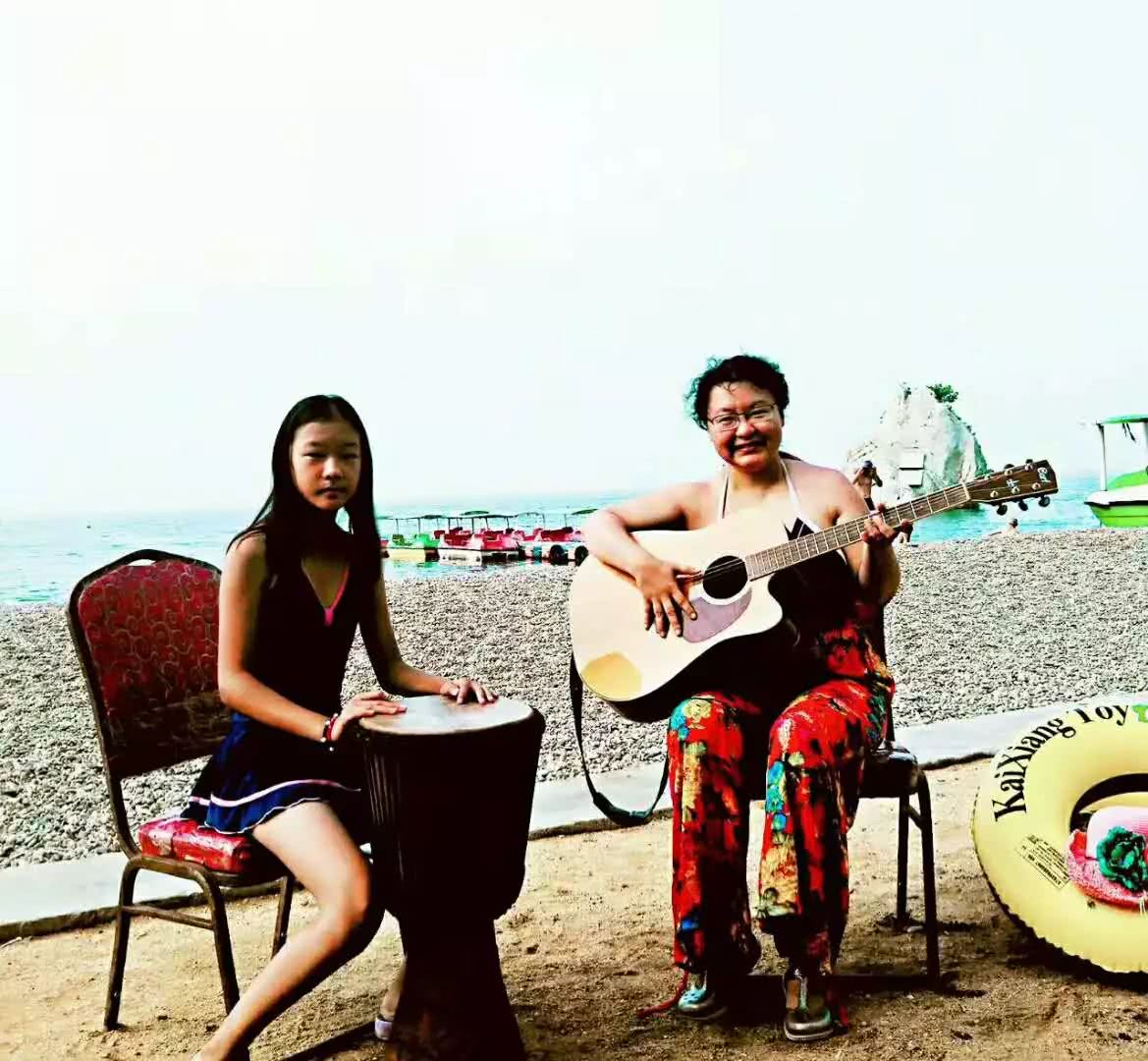 我心目中的英雄,不是什么伟大的人物,而是我的