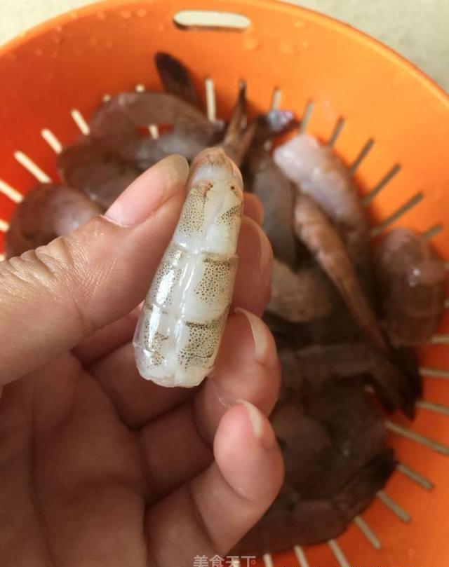 《中餐厅2》小白首秀面包屑炒虾被吐槽,只因没