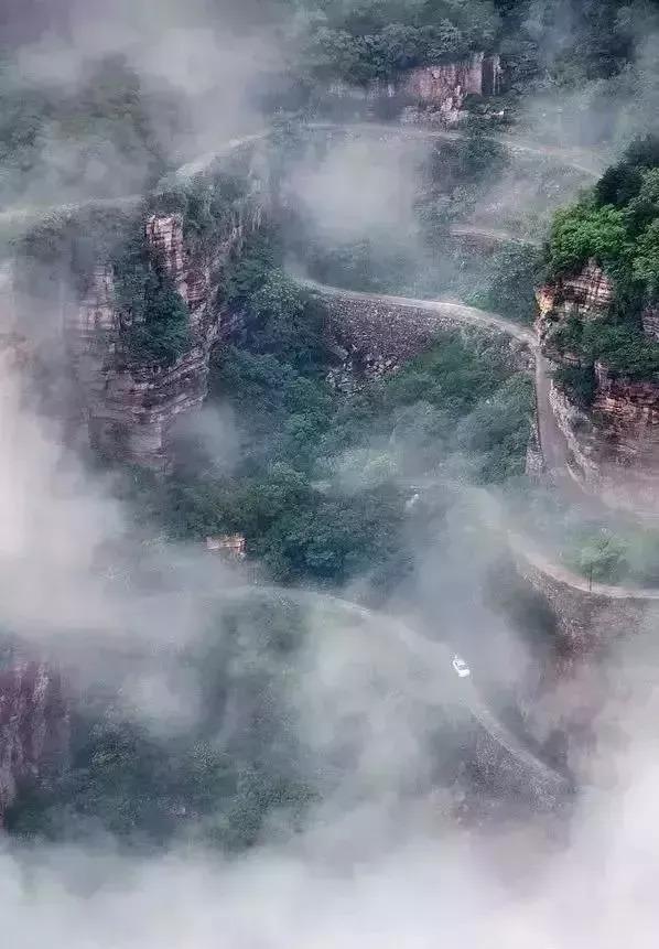 最霸道的一条风景线!上天入地挂壁