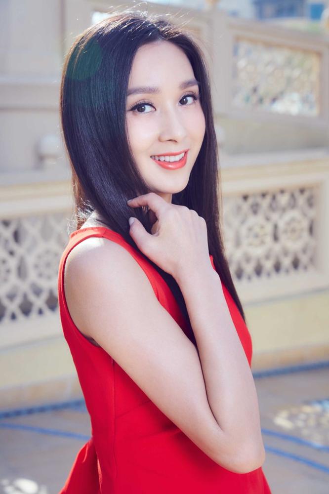 一代香港女神,却被一巴掌扇出娱乐圈!44岁嫁人心切却无人敢娶!