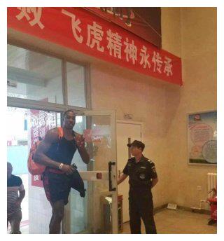 篮球运动员的身体素质有多恐怖?人们惊叹科比