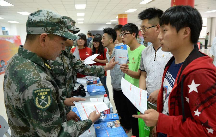 初中刚毕业想去当兵?别傻了,先回去把高中念完