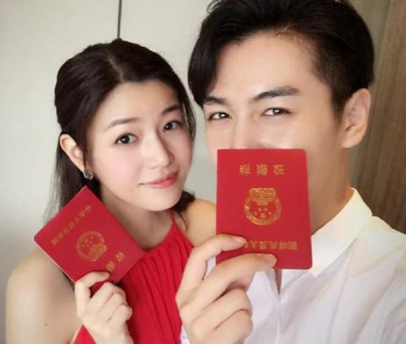 明星秀结婚照,第一对甜蜜,第三对乐开了嘴,最后