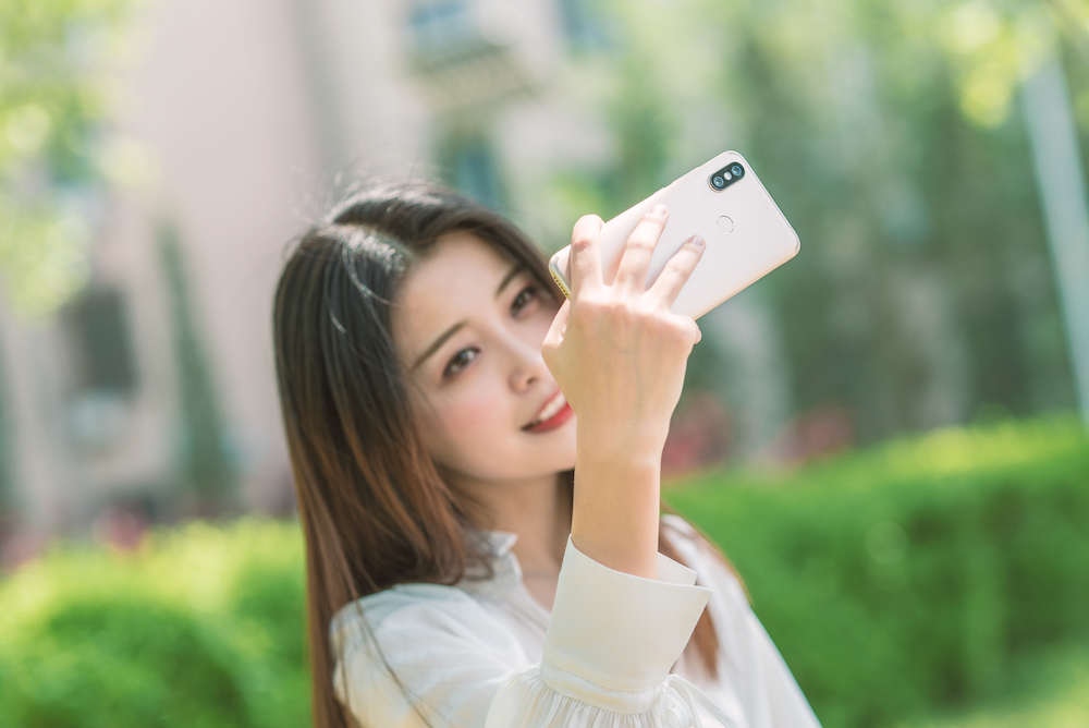 小米8黑科技惊艳?米粉却更关心新版小米6X,竟