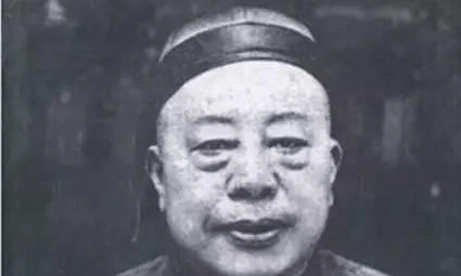 上海滩真正大佬, 辈分比杜月笙高, 84岁还在扫大街