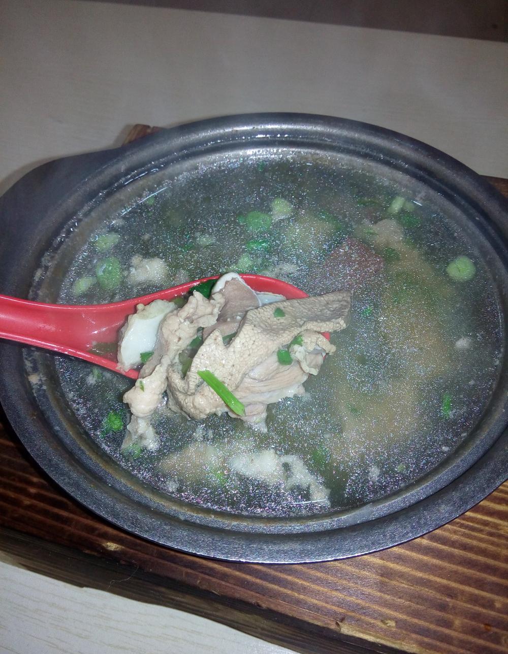 在实体店里, 号称“客家第一汤”的紫金八刀汤是这样的