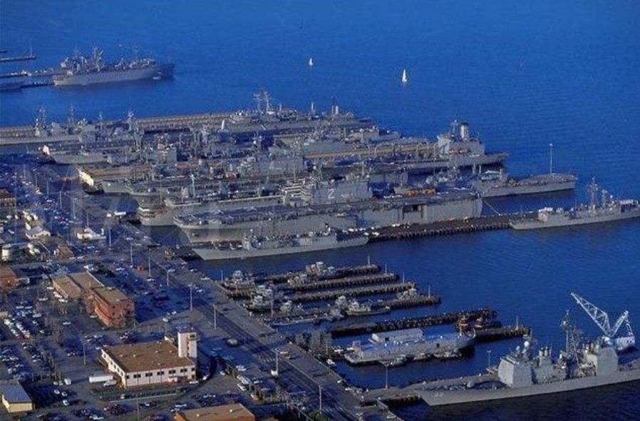 动武信号明显!美国最强舰队直插俄罗斯心脏,专