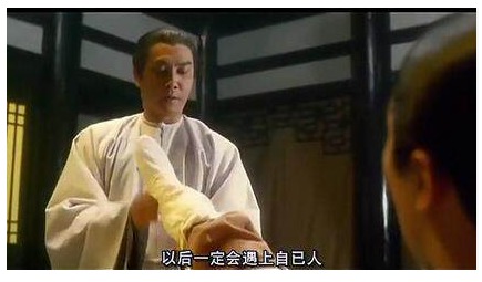 金庸小说中的伪君子,岳不群只能骗自己人,他却