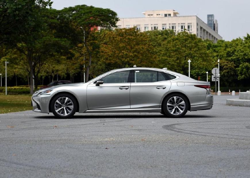 最低调的豪华D级车 较上一代便宜60万,比开奔