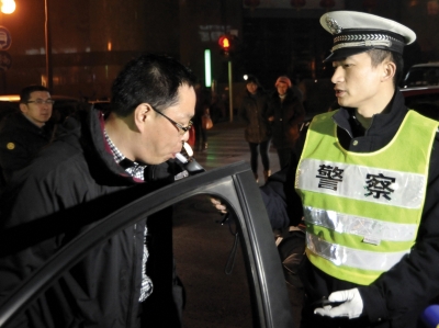 酒驾被拘留15天,在里面都干什么?看完我都不敢