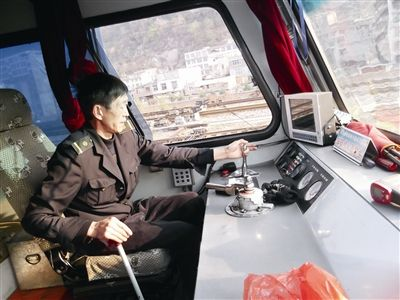 火车司机工资很高吗?透露真实工资,让你不敢相