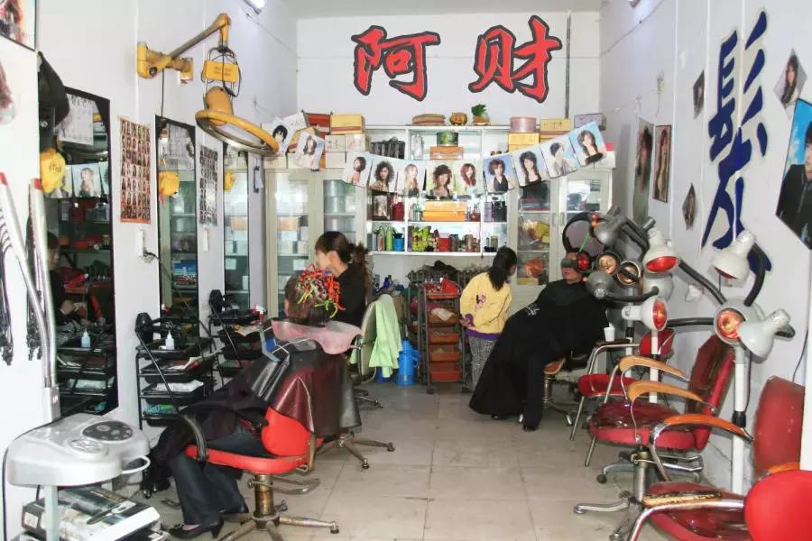 理发店一个月到底能赚多少钱? 这位师傅说出详