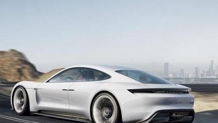 保时捷新款超跑, 内饰仅有一键启动一按键, 土豪不嫌弃都说买买买