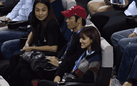 郑嘉颖陈凯琳同框看球赛, 父女般的既视感, 陈凯琳比剧中漂亮好多