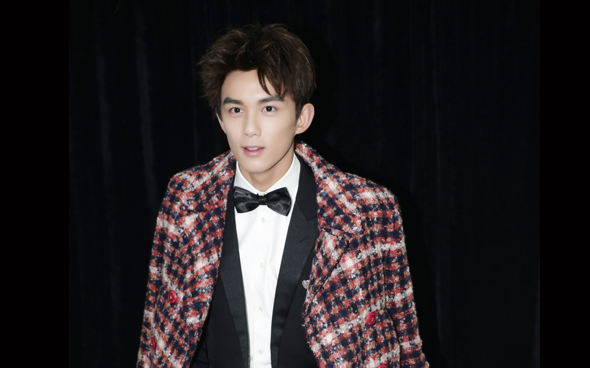 《琅琊榜》五位男星换上西装,吴磊第四,胡歌第二,第一帅到昏厥