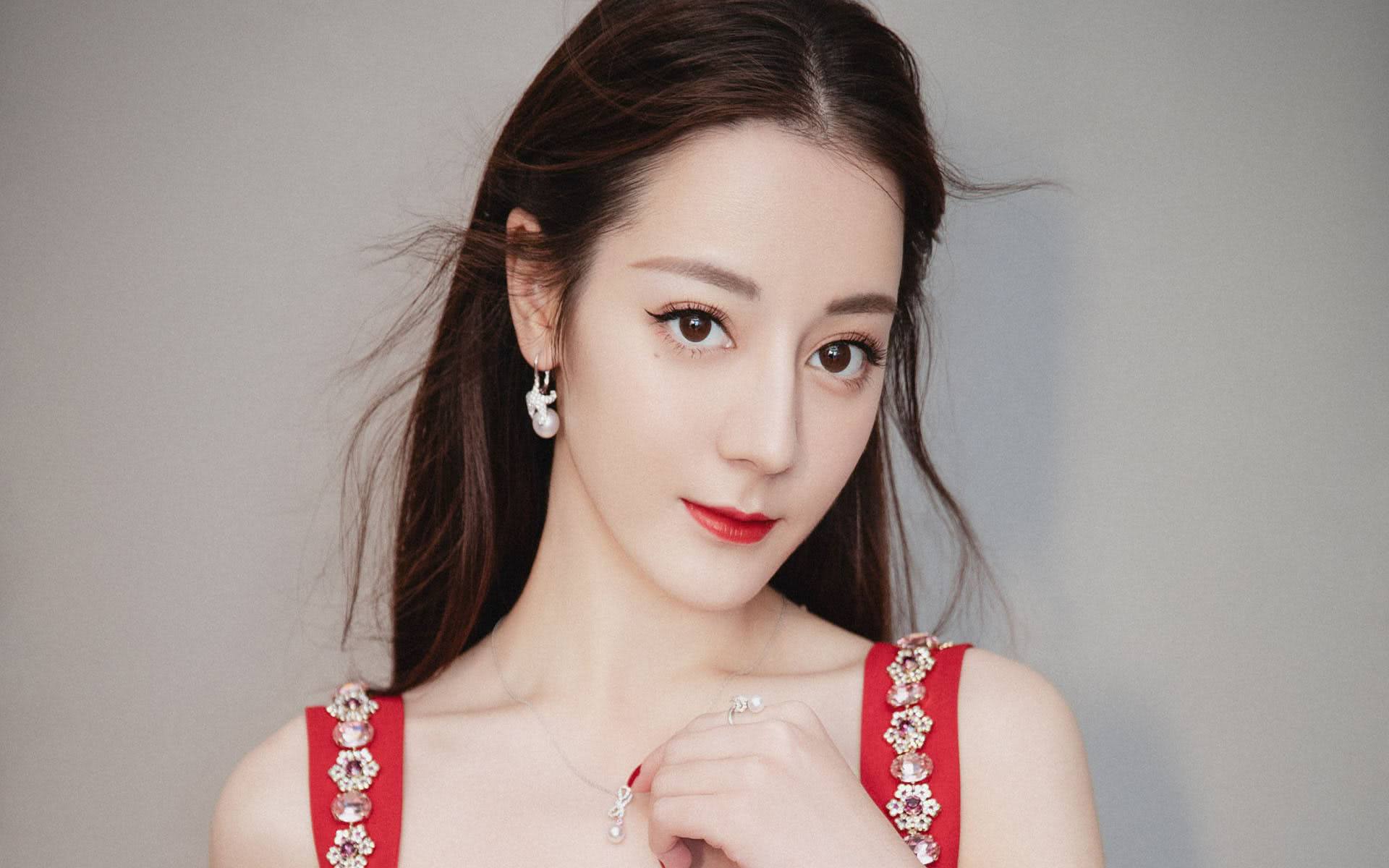 迪丽热巴的金主终于现身!难怪一路开挂,连杨幂