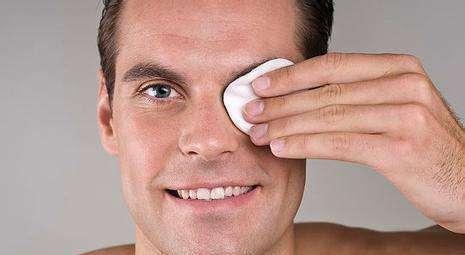 男生脸上长雀斑怎么去掉?男人脸上的黑斑如何