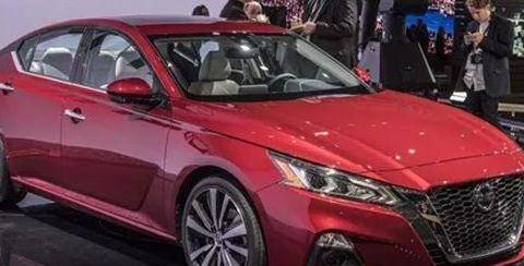 全新天籁亮相，颜值不输雅阁，搭载2.0T动力，实力吊打帕萨特