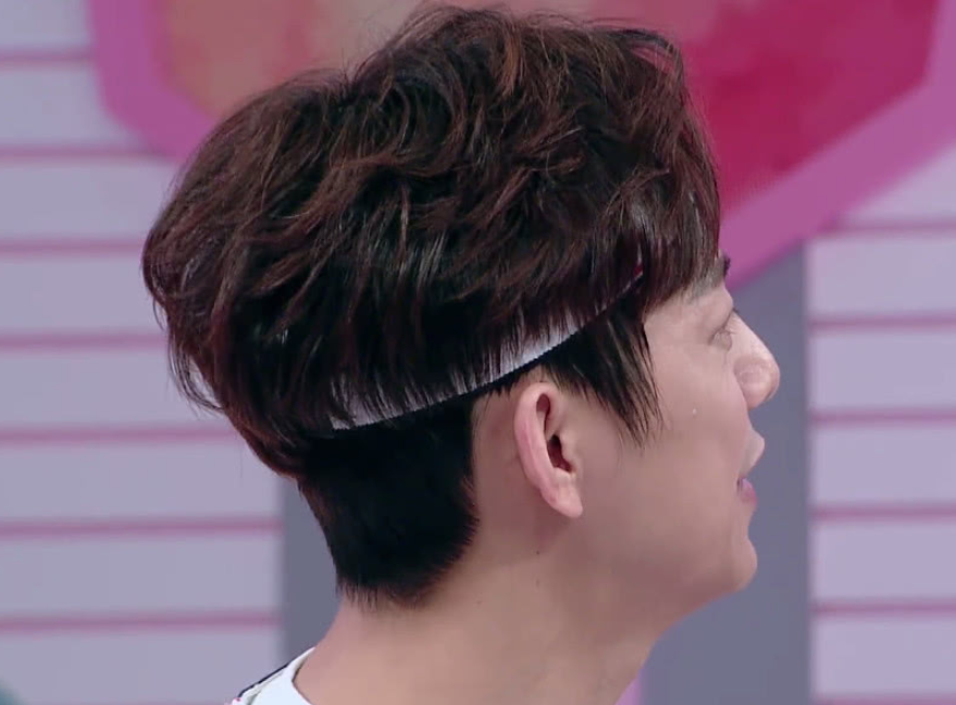 何炅新节目请杨超越做嘉宾,意外暴露了何炅身