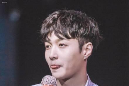 张艺兴和平分手?易烊千玺成第五代代言人,火