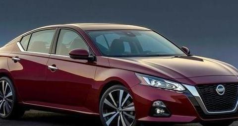 全新天籁年轻十岁，配零重力座椅，还有2.0T