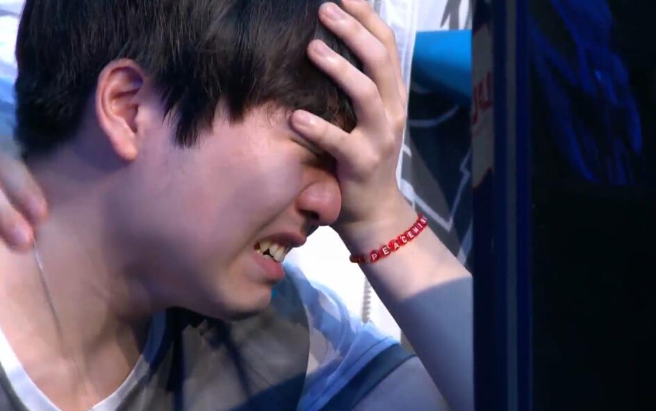 德云色笑笑吐槽Rookie太坑:关键比赛带头送 输