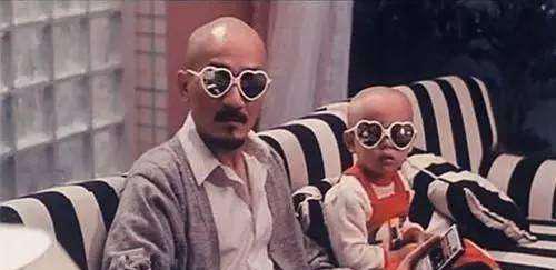 不满1岁成童星, 与麦嘉飚戏红极一时, 如今长得比黄晓明还帅气