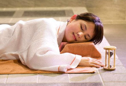 汗蒸时出汗多就是湿气重?专家:教你三种方法,