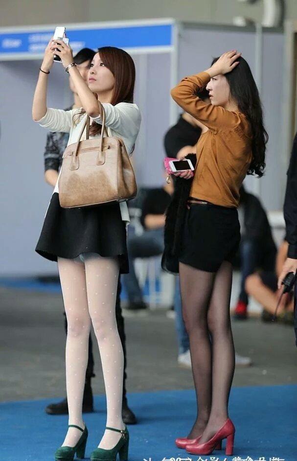 国庆街拍:那些爱穿黑色丝袜的姑娘