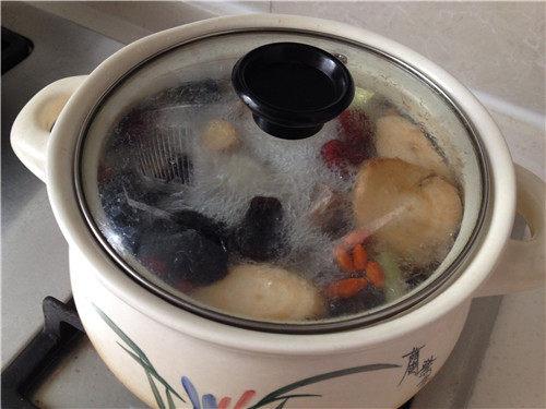 汤500_375墨鱼吃龙鱼图片