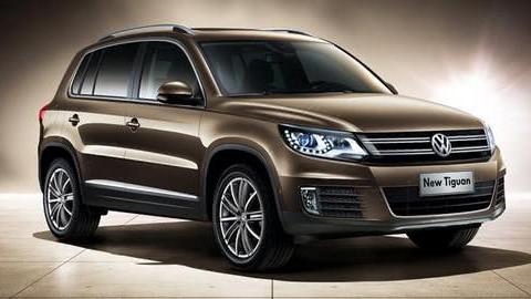 他比潘长江还矮，却在娱乐圈无人敢惹，如今身家过亿豪车出行！