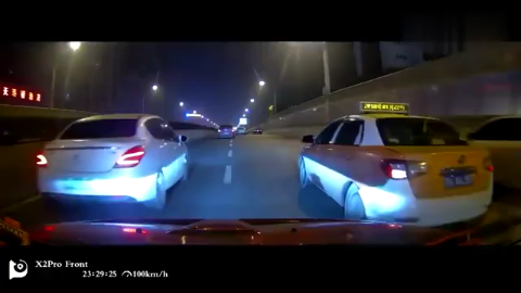 吉利甩出“外星车”！预计售价13万，网友：开门方式很“嚣张”！