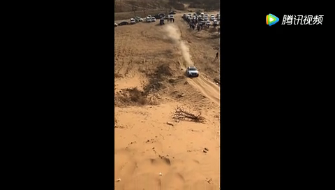 土豪开奥迪Q6一脚油门冲上坡，再也不敢把SUV当越野车使了