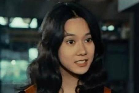 66岁苗可秀近照,四十多年真情如一,说起李小龙感叹惋惜!