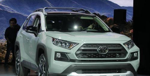 2019款丰田荣放RAV4来了！全景天窗+电动尾门 配全时四驱 仅18万