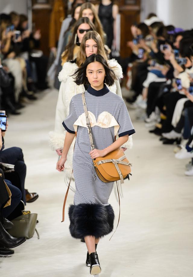 00后的超模从微博自拍出道到登上国际舞台,这