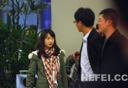 周冬雨古力娜扎原来是同班同学，上学时两人风格相差颇大