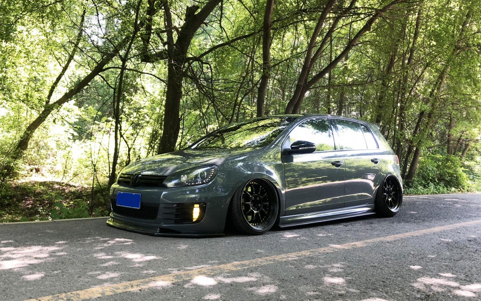 虽然手动挡更有乐趣,这辆高尔夫MK6却选择变