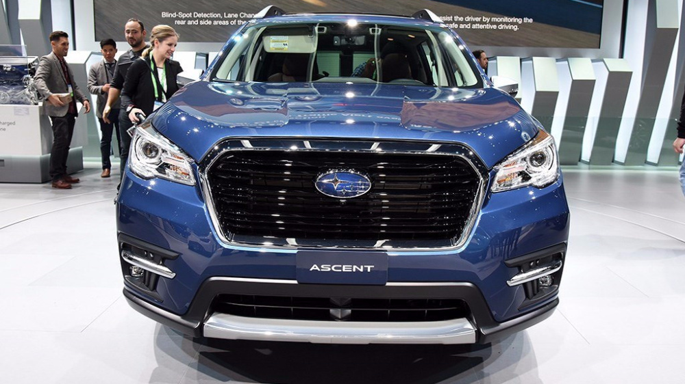 肌肉感十足配置超丰富，纯进口卖21万，这货性价比一点不输途昂