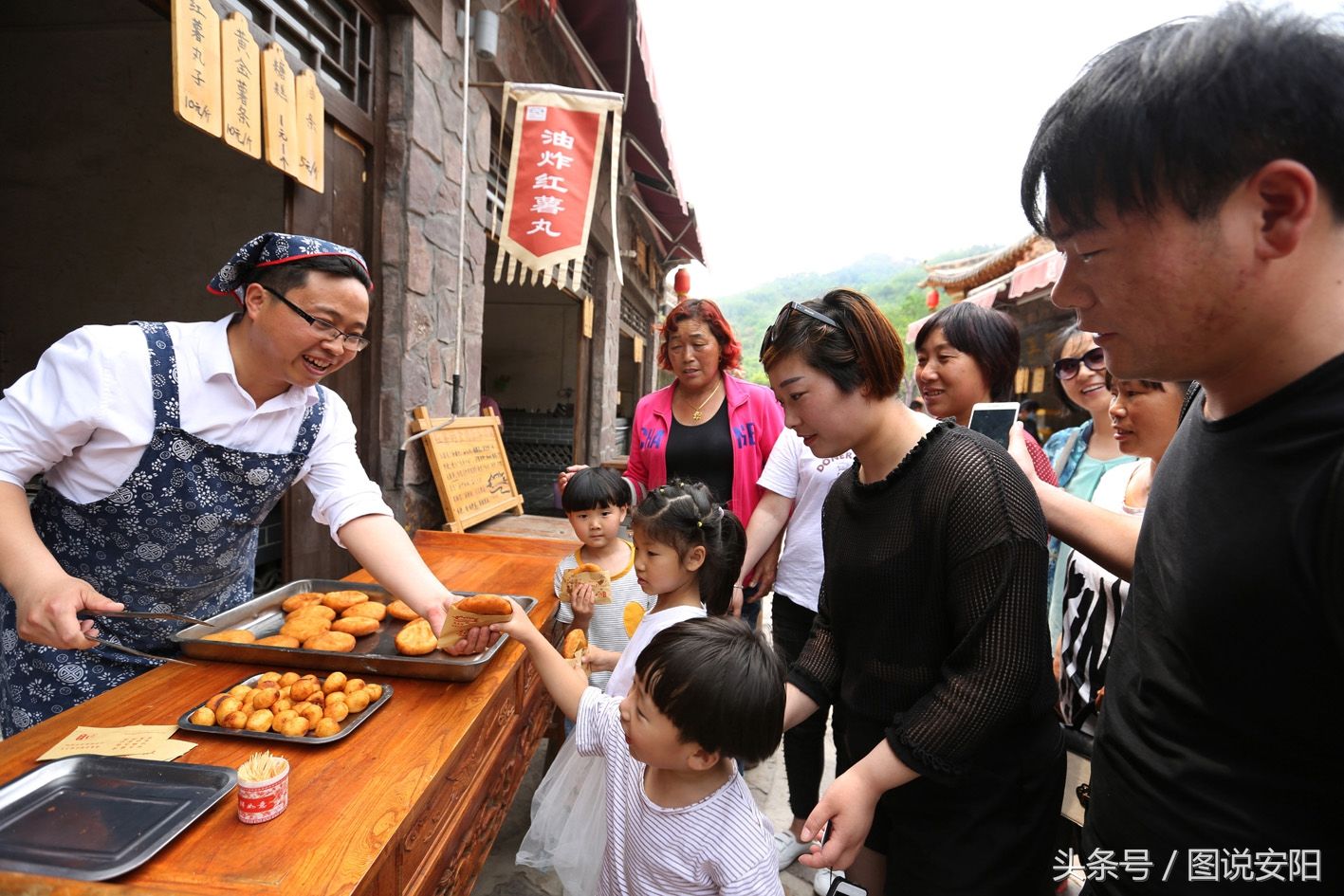 河南淇县:旅游帮扶贫困户 书记成了店小二