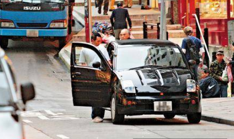 陈小春诉苦10年没换过车,看了他的座驾后,网友:再等十年!
