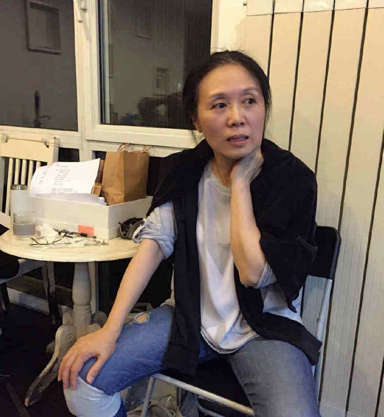 她春晚成名,嫁小15岁老公,结婚14年不孕不育,婆婆却没