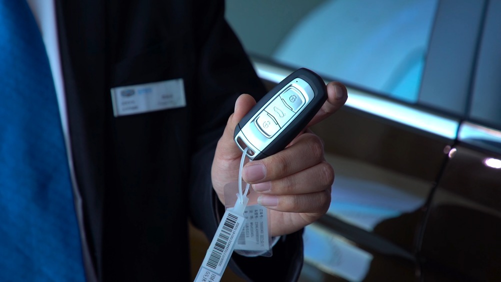 无钥匙进入系统不好用？那是你没有掌握正确使用方法！快来学学吉利博越开关车...